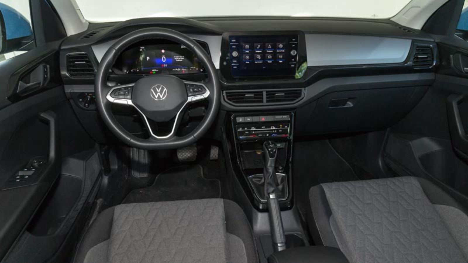 Chery Tiggo 4 VS Volkswagen T-cross. Ποιο ξεχωρίζει σε εξοπλισμό ασφάλειας και άνεσης.